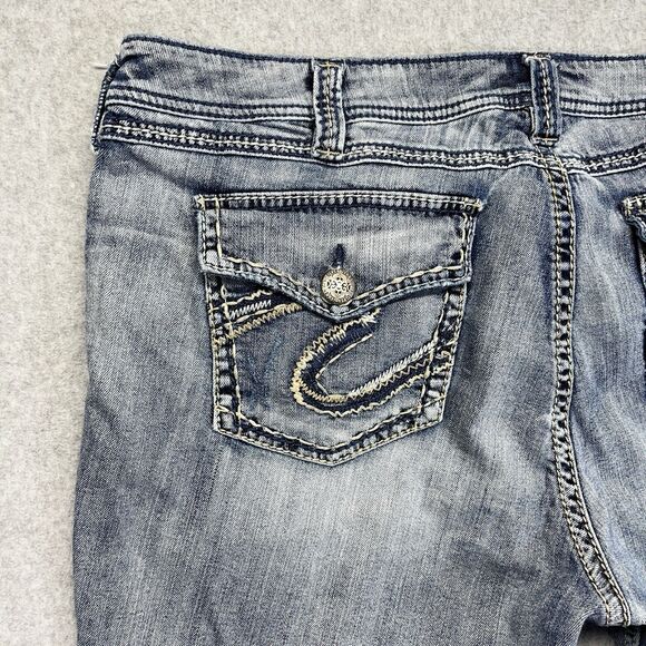 Silver Suki Flap Bermuda Shorts Women’s 24 Distressed Stone Wash Denim - Picture 10 of 16